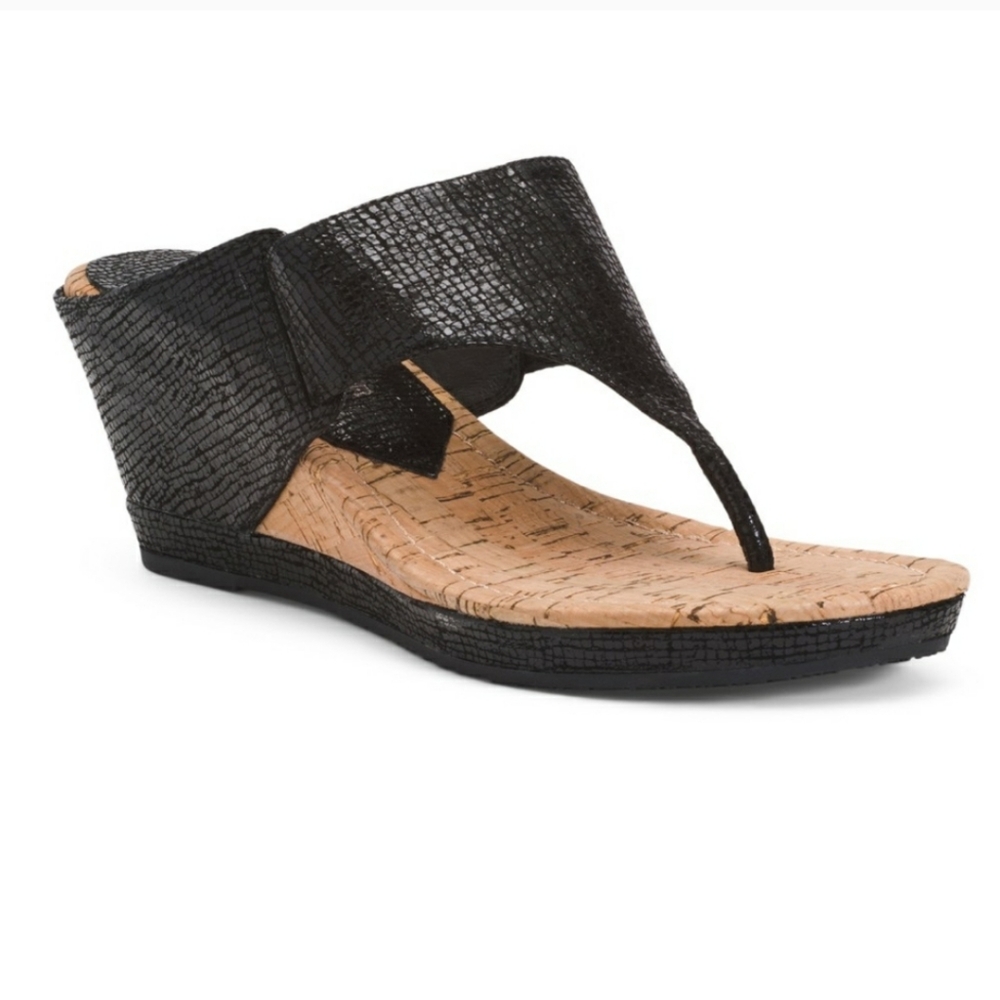 DONALD PLINER Black Pebbled Leather Wedge Flip Flop Sandals Women's Size 9
